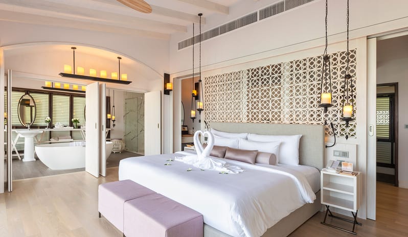 ROMANCE SEA VIEW BATHTUB